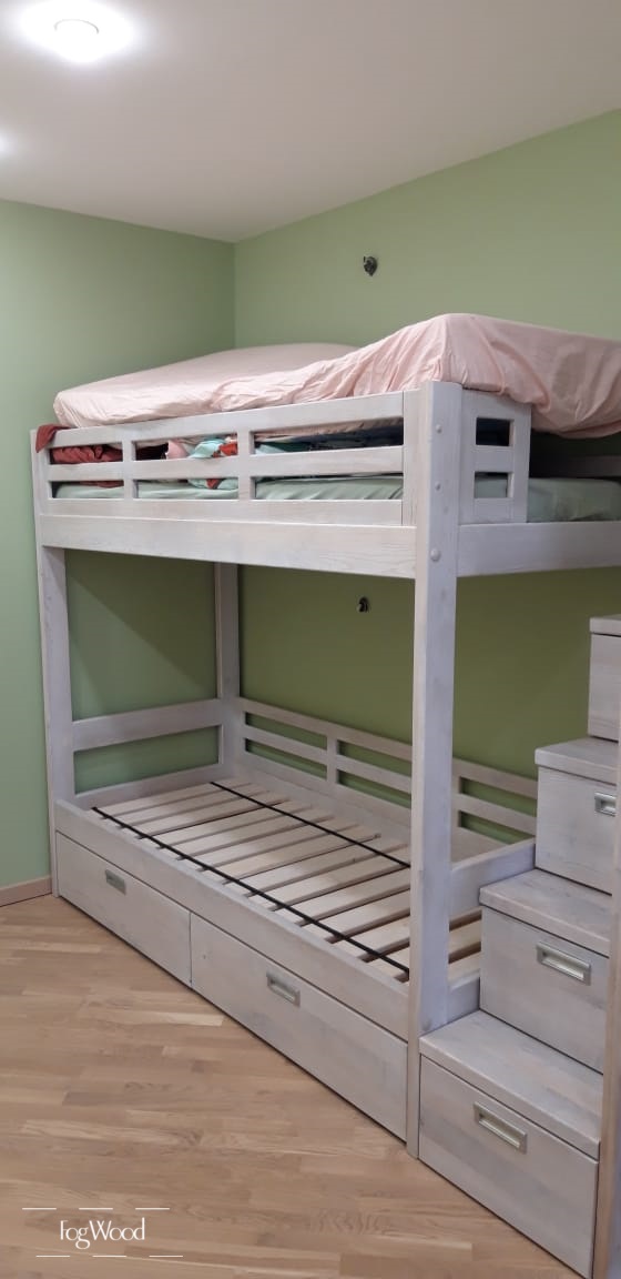 Мебель для детской спальни из массива дуба, выбеленная тонировка, лак на заказ