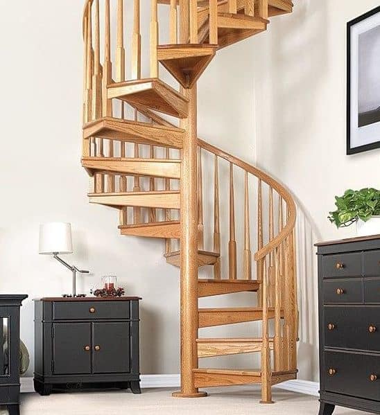 Винтовая  деревянная лестница на заказ